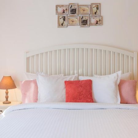 Studio T By Mrg Apartments Bucarest Esterno foto