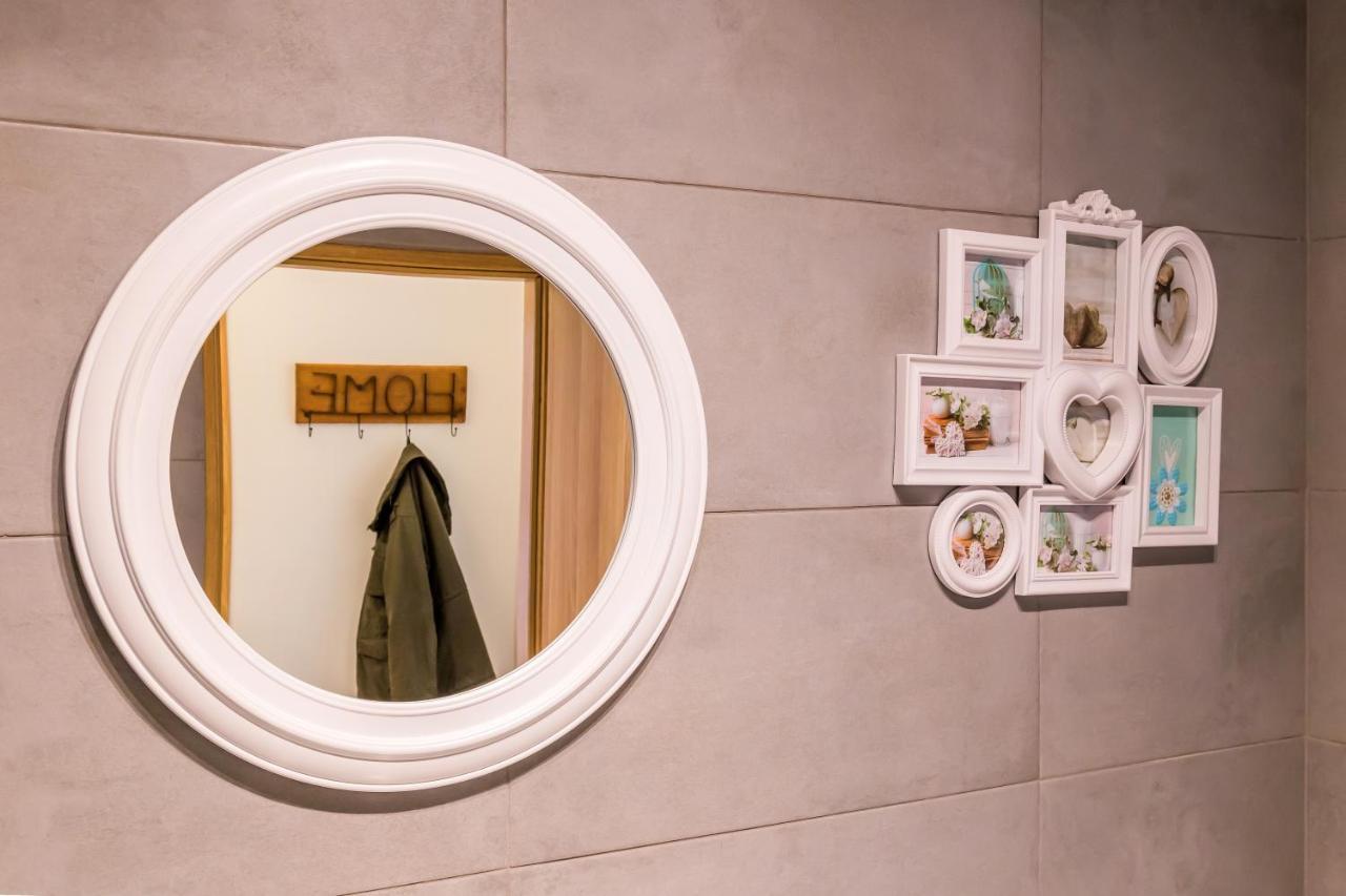 Studio T By Mrg Apartments Bucarest Esterno foto