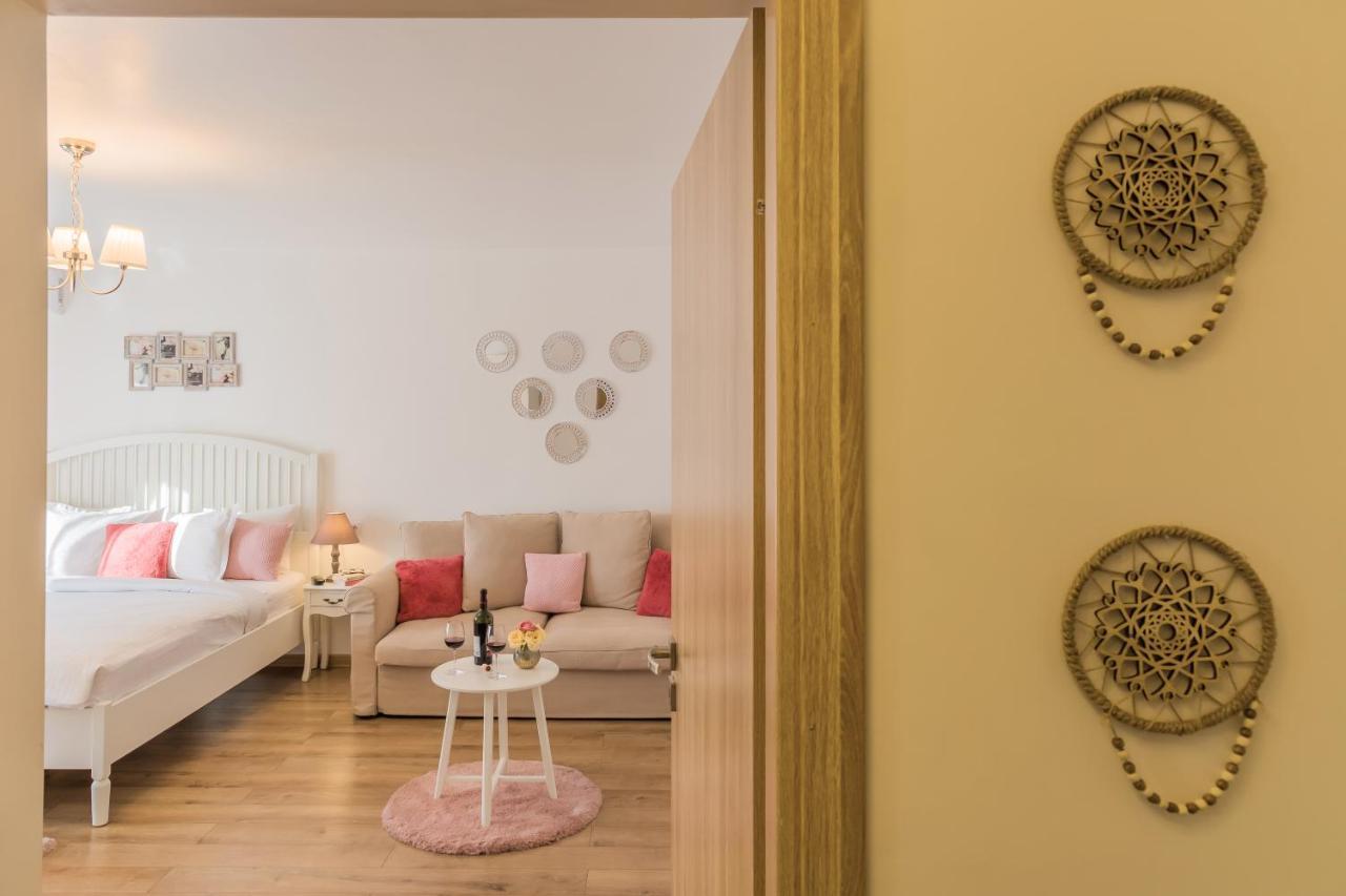 Studio T By Mrg Apartments Bucarest Esterno foto