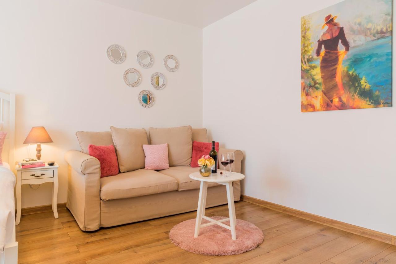 Studio T By Mrg Apartments Bucarest Esterno foto