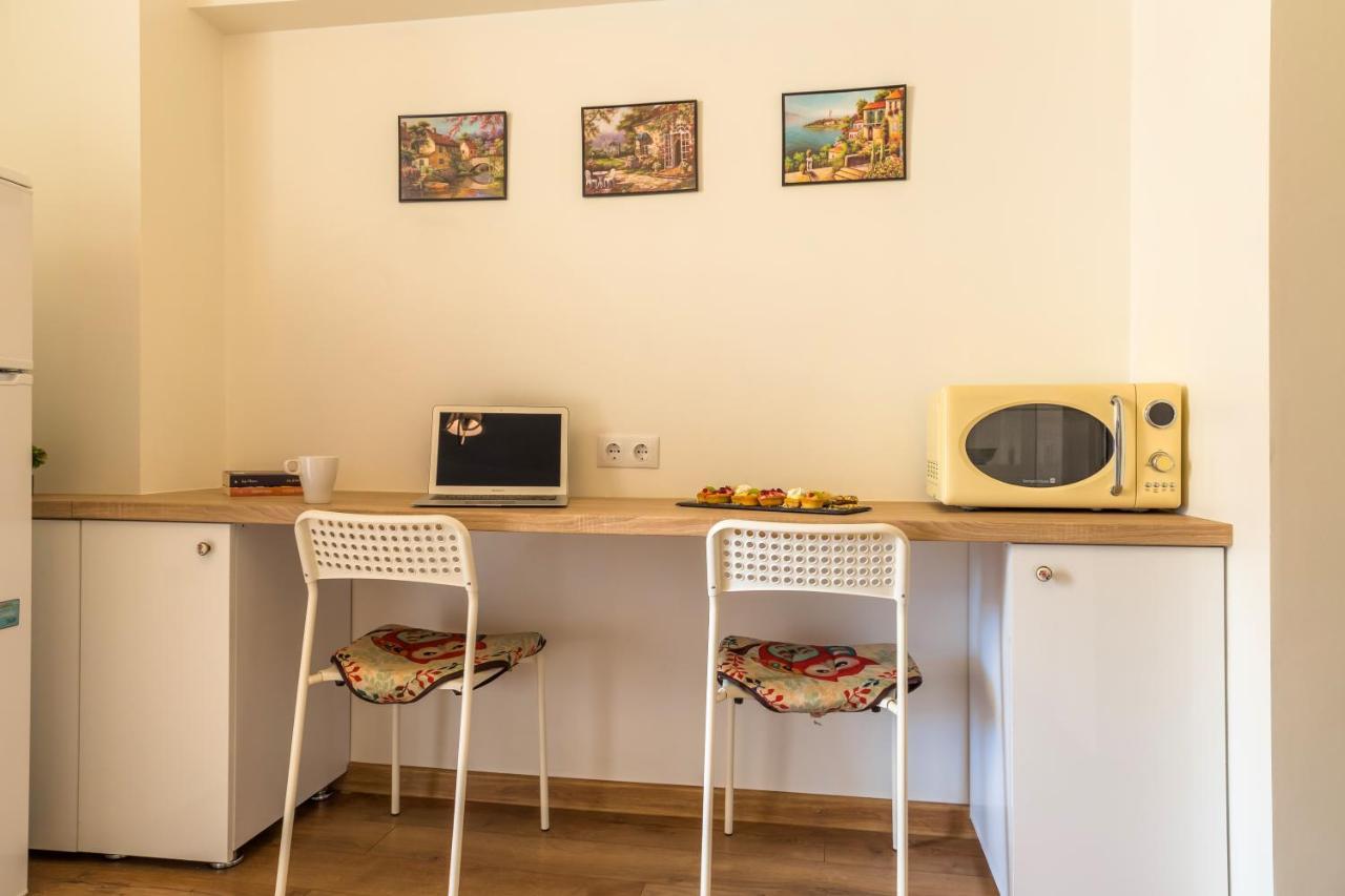 Studio T By Mrg Apartments Bucarest Esterno foto