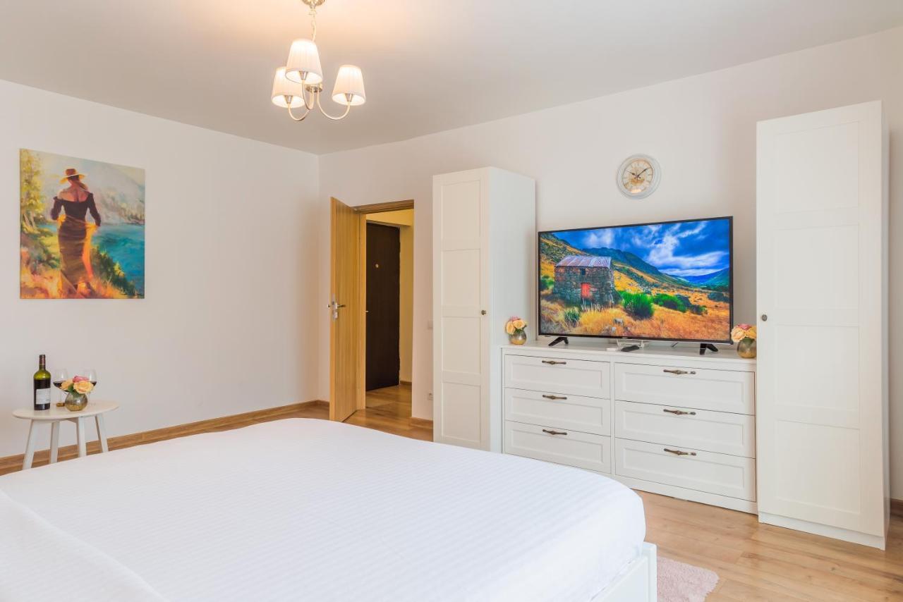 Studio T By Mrg Apartments Bucarest Esterno foto